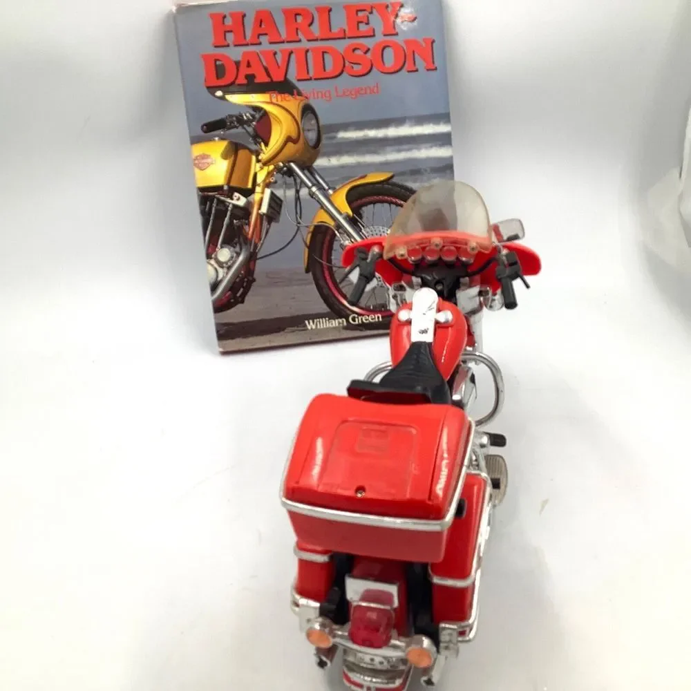Harley‎ Davidson Plastic Motorcycle 14 x 9 with Sound and The Living Legend Book
